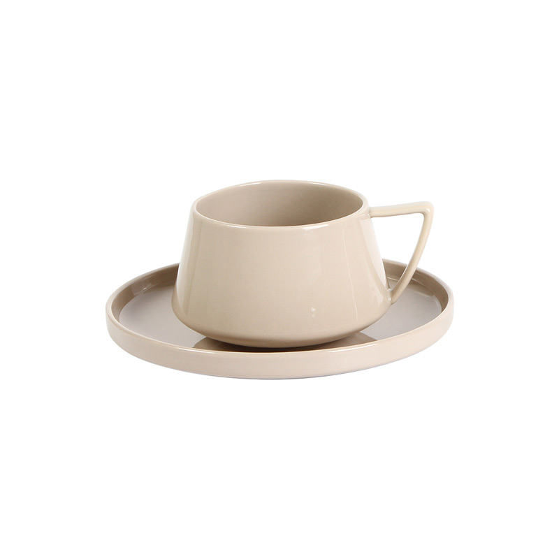 TE-195, Set de taza con plato, fabricados en porcelana de alta calidad. Terminado con esmalte brillante y efecto glowy. Este set de regalo, es perfecto para los amantes del té o el café.
