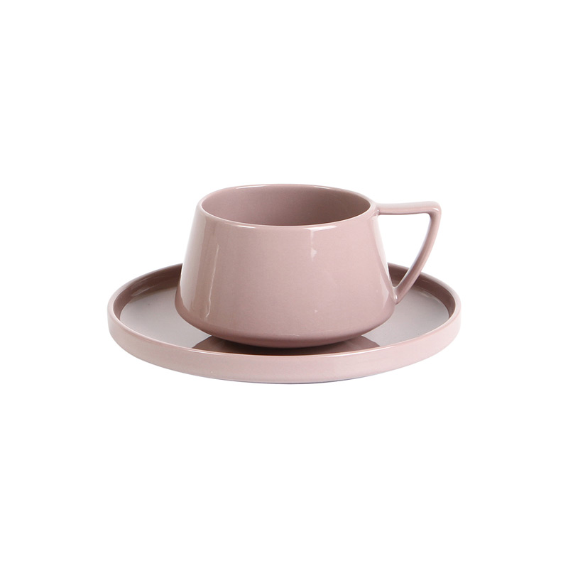 TE-195, Set de taza con plato, fabricados en porcelana de alta calidad. Terminado con esmalte brillante y efecto glowy. Este set de regalo, es perfecto para los amantes del té o el café.